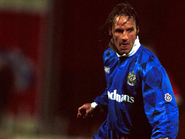 Walsh formed a formidable strike partnership with Guy Whittingham at Pompey from 1992 to 1994 and scored 21 goals across his two year stint. A brief season at Manchester City followed before returning to Fratton Park in 1995 where he added five more to his tally.