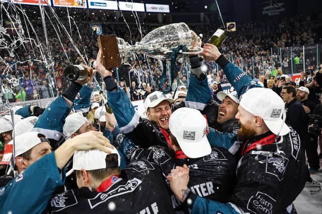 The Belfast Giants' celebrate after defeating Cardiff Devils in Wednesday night's final at the SSE Arena, Belfast. Photo by William Cherry/Presseye