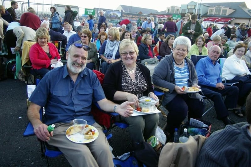 A picnic at the Prom for Bill Simpson, Jennie Currie and Rosemary Jackson.
