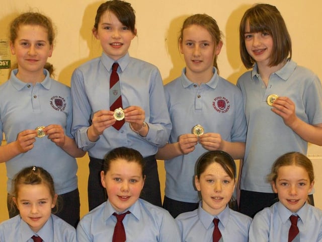 Pond Park Girls Hockey Team winners of Lisburn District League in 2007
