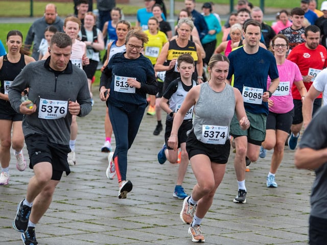 Runners concentrating hard on the challenge.