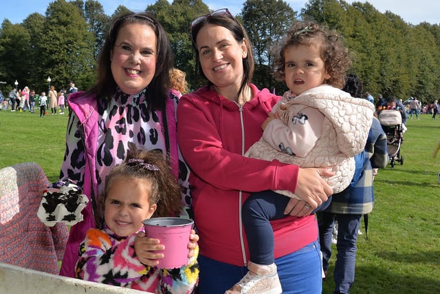 Having a great day out at the ABC Council Good Relations Week celebration in Lurgan Park are Tanya Hamilton and daughter, Jessica (5) and Charlene Gracey with Charlotte Hamilton (2). LM39-228.