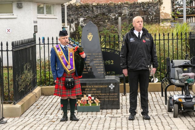 The Piper and Bugler at Lisburn War Memorial