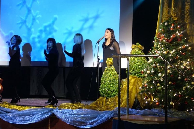 On stage during Carrick College's carol service in 2010. INCT51-784
