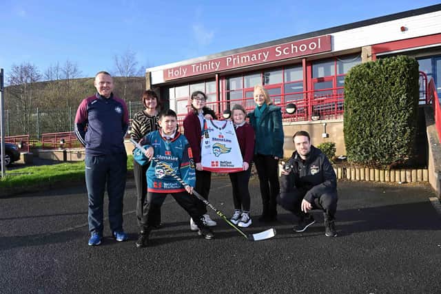 Leslie McCrory, teacher at Holy Trinity Primary School, Fiona Boyd, principal at Holy Trinity Primary School, Gerard Turley, pupil at Holy Trinity Primary School, Sasha Millen, pupil at Holy Trinity Primary School, Koda McMahon, pupil at Holy Trinity Primary School, Allison Dowling, director of communications and marketing, Belfast Harbour, and Mark Garside, Belfast Giants’ player. The Stena Line Belfast Giants, in partnership with community outreach partner, Belfast Harbour, has launched its Healthy Lifestyle Programme for 2022/23. Thousands of local primary school children in the Greater Belfast area will benefit from a dedicated programme that will inspire healthier life choices. There’s still time for schools to register for the Belfast Giants Healthy Lifestyle Schools’ programme. The programme is open to all primary schools within the Greater Belfast area. For further information or to sign up, schools should contact Angela Turkington, by emailing – angela.turkington@theodyssey.co.uk. Picture by Stephen Hamilton, Press Eye