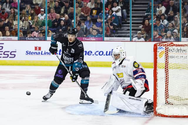 Belfast Giants’ Jordan Kawaguchi with Dundee Stars’ Richard Sabol during a Challenge Cup at the SSE Arena, Belfast.  Photo by William Cherry/Presseye