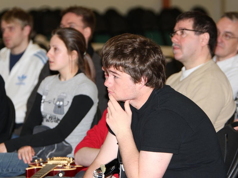 A young guitarist soaks up the advice CT15-403RM