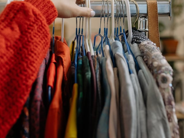 With more than a dozen charity shops to choose from across the centre of Lisburn, the city has quickly established itself as a must visit for the second hand enthusiasts.  From clothing to furniture Lisburn’s charity shops are a thrifters dream.