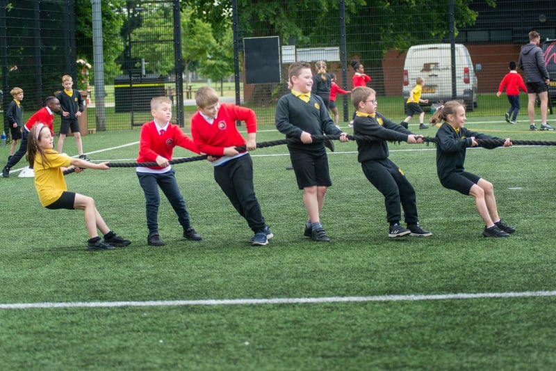 Pupils pulling together on Wednesday morning. PT23-253.