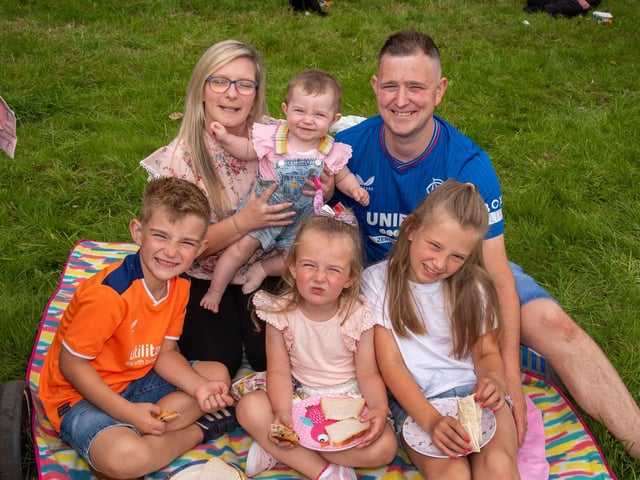 All smiles from the Hall family at Scarva on Saturday. Included are mum Naomi, dad David and children, Charlie (6), Abbie (4), Sophie (9) and Maisie (10 months). TH 118.
