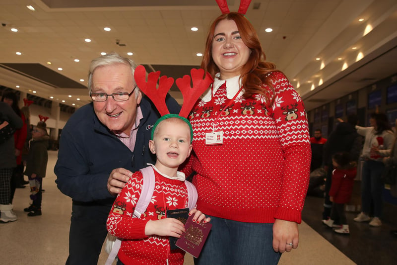 Darcie Smith (4) and Danielle Beattie from Belfast with Colin Barkley, chair of NI Children to Lapland and Days to Remember Trust.