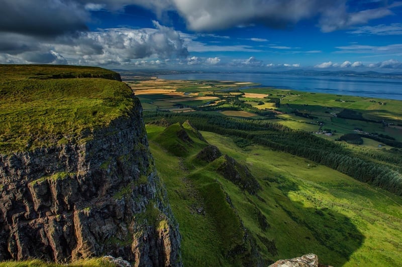Binevenagh Mountain plays backdrop to the peak overlooking Dothraki Sea. 
Dominating the skyline over the villages of Bellarena, Downhill, Castlerock and Benone beach. 
It appears in season five when Daenerys Targaryen was rescued by her dragon, Drogon, while fleeing from the Sons of the Harpy in the fighting pits of Meereen.