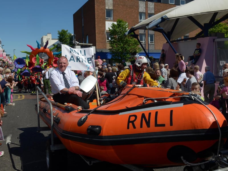 The RNLI taking part in the Larne Alive parade. INLT 25-444-PR