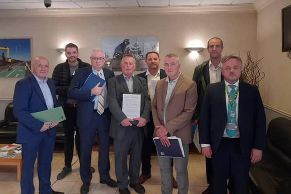 No-Arc21 members alongside John Blair MLA (Alliance), Phillip Brett MLA (DUP), Steve Aiken MLA (UUP), Declan Kearney MLA (Sinn Fein) and Mark H Durkan MLA and Cllr Carl Whyte (SDLP). (Pic: contributed).