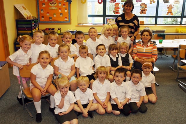 Meadow Bridge Primary School Primary One pupils pictured with Classroom Assistant Mrs Alison Browne and Teacher Mrs Frances Sinton in 2006