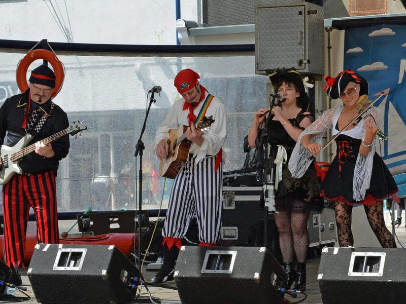 Darragh Folk entertain the crowds at Broadway during the Larne Alive celebrations in 2015. INLT 23-043-PSB
