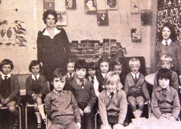 A reading class at Killowen Primary School pictured in 1976 with parent volunteer Maureen Lennox. Thank you to Elsmere Gracey for senindg in the photo.