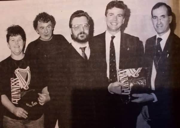 William Stewart (right) chairman of the Carrickfergus Round Table presenting the White Cliff Inn team with their prizes on finishing  runners-up in the Round Table/ Guinness Pub Quiz. 1991.