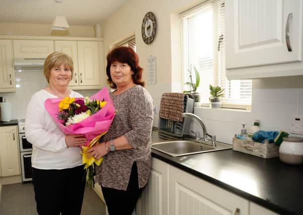 Caroline Smyth, NIHE, with Kim Hepburn in her new kitchen at 
Elm Park, Richhill.