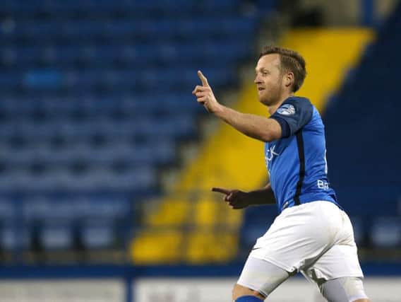 Sammy Clingan has agreed a new one-year deal with Glenavon