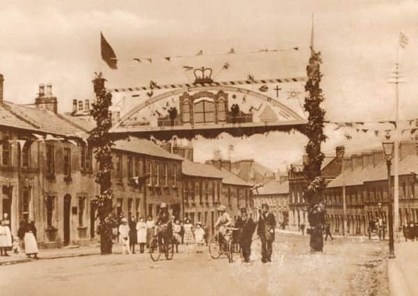 Queen Street Orange Arch in 1900