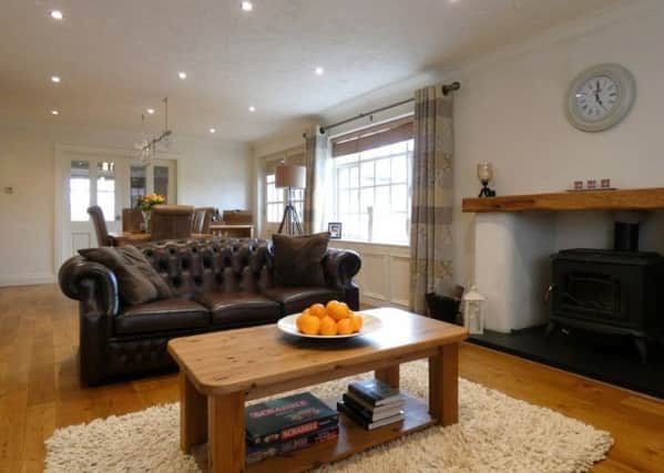 27 Crevolea Road offers bright and spacious accommodation