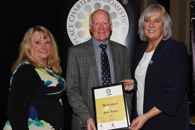 PSNI D CSI Paula Hilman presenting Whitehead's Safe Town Award to Bill Luney and Vivienne Johnson.