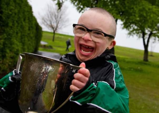 Jay Beatty pictured with the Division 3 trophy which was won by Celtic Club (Lurgan Number 1). INLM21-703.