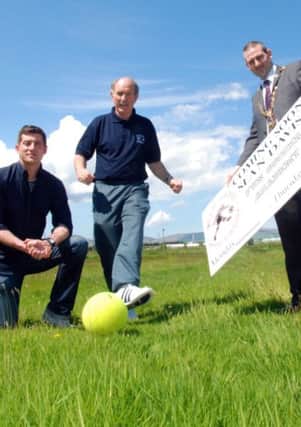"This is how you do it boys," local soccer coach Sean Davis show Derry City Manager Declan Devine and Mayor of Derry Martin Reilly how to strike a ball at the launch of his Fun Soccer Academy Summer Programme. INLS25-Davis