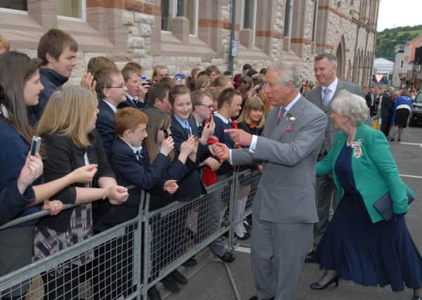 Prince Charles chats with local schoolchildren. INLT 26-480-PR