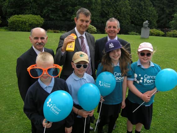 Hazelwood Integrated Primary School children Mikky Kylesk, Piotr Szlachta, Leah McAleenan and Ciara Morrison show their support for skin cancer prevention with Gerry McElwee from Cancer Focus, Helah Minister Edwin Poots and Dr Eddie Rooney from the Public health Agency INNT 28-606con.