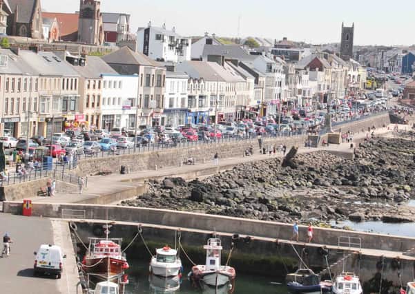 Cars bumper to bumper at the Promeade in Portstewart on Sunday afternoon as the warm weather continues.PICTURE MARK JAMIESON.