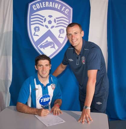 On the dotted line... Stephen Carson puts pen to paper for Coleraine FC and Oran Kearney

©DerekSimpson www.sportfile.co.uk