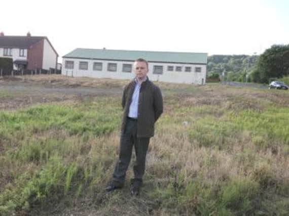 Cllr Thomas Hogg pictured at the site at Inniscarn Drive and Old Irish Highway where he has called on the NIHE to build new homes. INNT 34-513CON