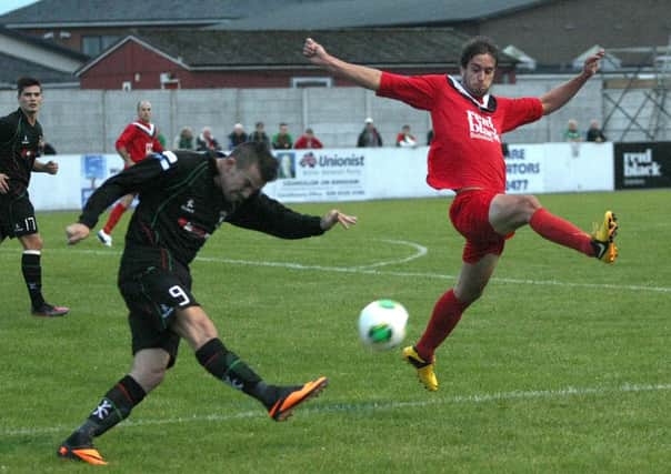 Mark Miskimmin clears the ball from the box for Glentoran as Chris Trussell tries to gain control. INNT 35-025-FP