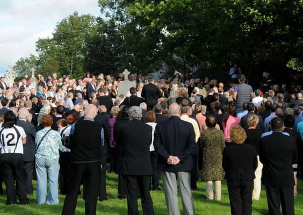 Crowds of mourners gather at the graveside to remember and pay respect to the late Seamus Heaney.INMM3613-400SR