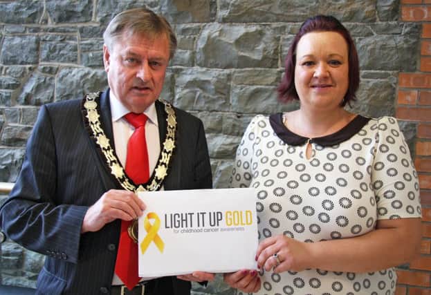 Mayor Fraser Agnew meets local parent Helen Skelly to show his support for the 'Light it up Gold' campaign.