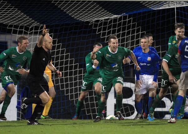 Referee Arnold Hunter awards the goal which Glenavon disputed on Friday night which gave Ballinamallard a 3-2 win. Pic by Presseye