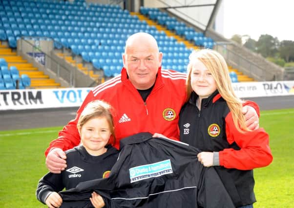 Anna Barry and Ellie Barry present sponsored coaching staff training wear to Carniny Amateurs Manager, Anthony McCartney on behalf of electrical distributors Dunlop and Hamilton
