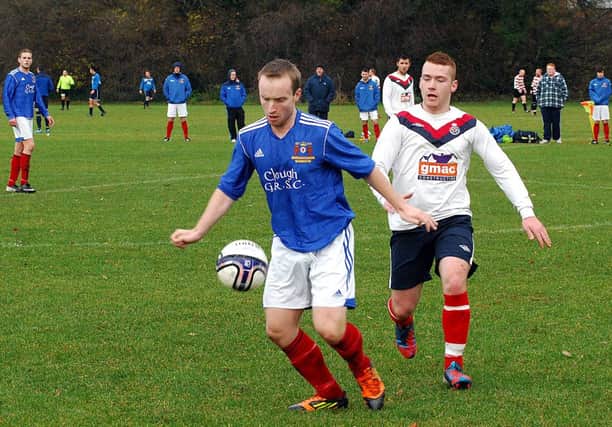 Clough Rangers FC player Richard Gregg controls a falling ball while defending Abbeyview FC from taking it from him. INBT 50-930H