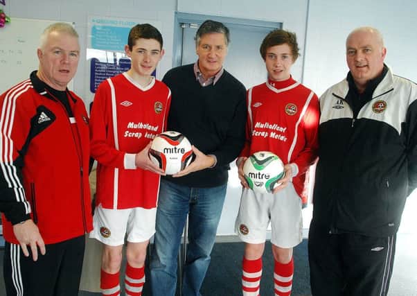Billy O'Flaherty and Andy Killough look on as Carniny Youth players Mathew Shevlin and Jamie Killough recieve match balls from former Northern Ireland international Jim Platt. INBT 52-901H