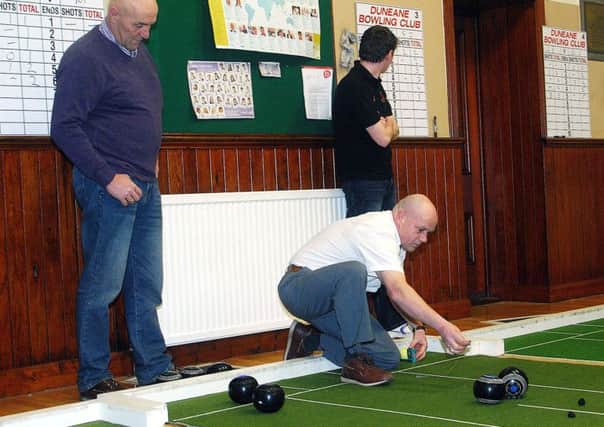 A close call for the umpire who measures at Duneane Bowling Club finals night. INAT 52-904H