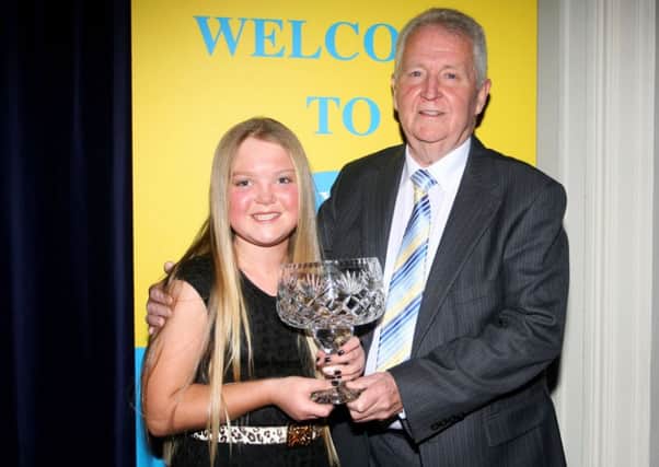 Don Stirling of sponsors Stirling Trophies presents the Sporting Performance award to Eva McClurg. INBT06-220AC