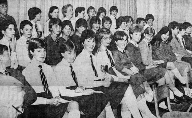 1983 - Pupils of Randalstown High School at their prize distribution. INAT06-703F