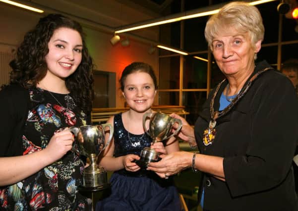 Eva Richards, winner of the Elizabeth Barratt Memorial Cup, and Caoilin Olphert, winner of the Grove Cup, with Mayoress Lila Agnew. INNT 07-049-FP