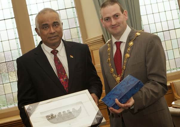 Mayor Martin Reilly exchanges gifts with the Singapore High Commissioner T. Jasudasen. Photo: Tom Heaney, nwpresspics