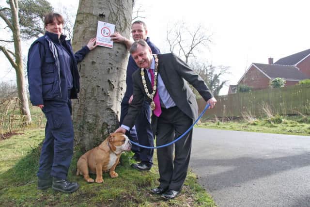Mayor Fraser Agnew and Evie the dog join council dog wardens Amanda Smith and Iain McAllister as they get ready to display notices for the new Dog Control Order, which comes into effect on April 1. INNT 11-510CON