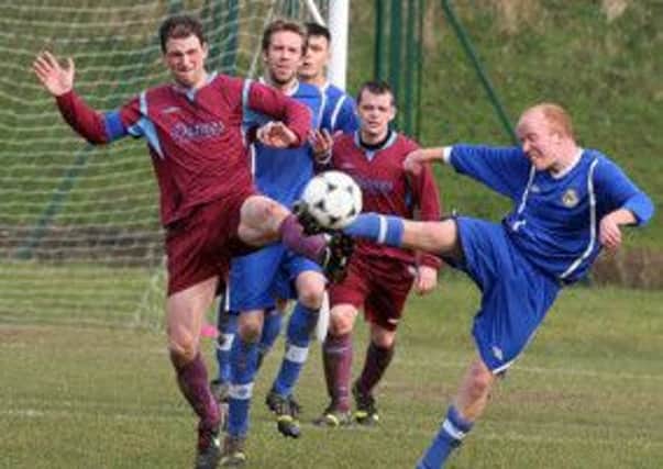 18th Newtownabbey's Neil Campbell challenges for possession in the 4-2 victory over Shorts. INNT 14-023-FP