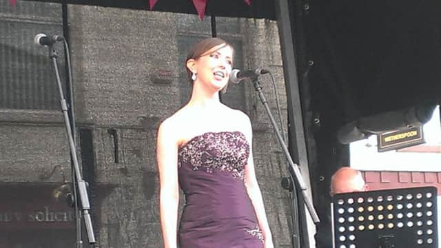 Sarah Richmond singing at Carrickfergus High Street. INCT 20-709-CON