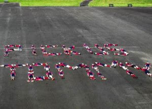 The pupils of Downshire spell out their message to Ireland winger Tommy Bowe. INLT 24-937-CON